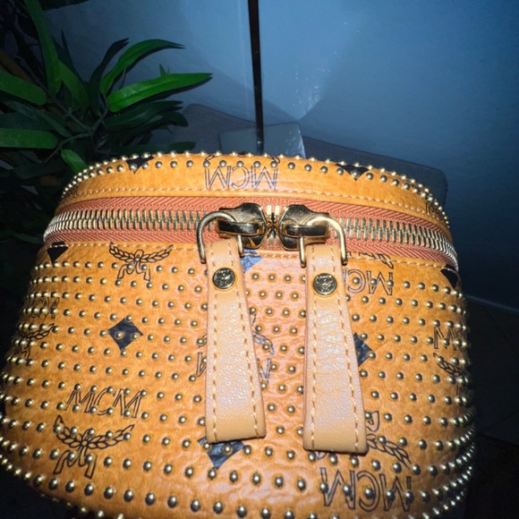 Backpack - Picture 6 of 7